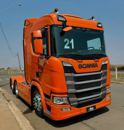 Projeto e modelo de caminhão TR242 10